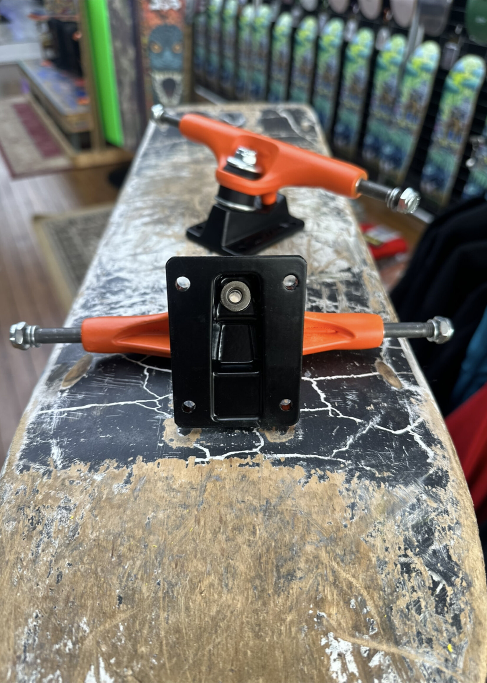 Metal Trucks METAL TRUCKS - Hollow Kingpin Orange/Black Pair