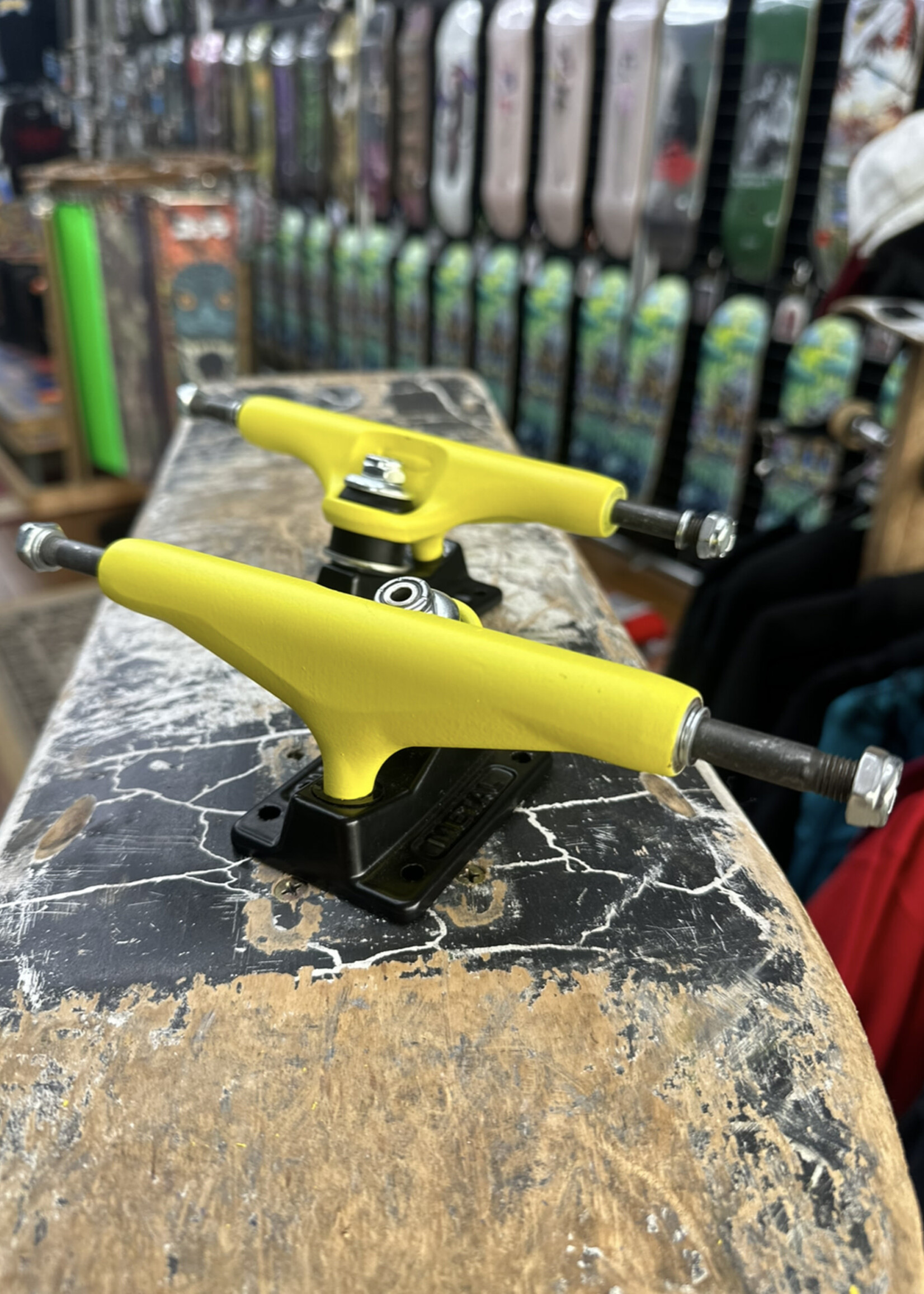 Metal Trucks METAL TRUCKS - Hollow Kingpin Yellow/Black Pair