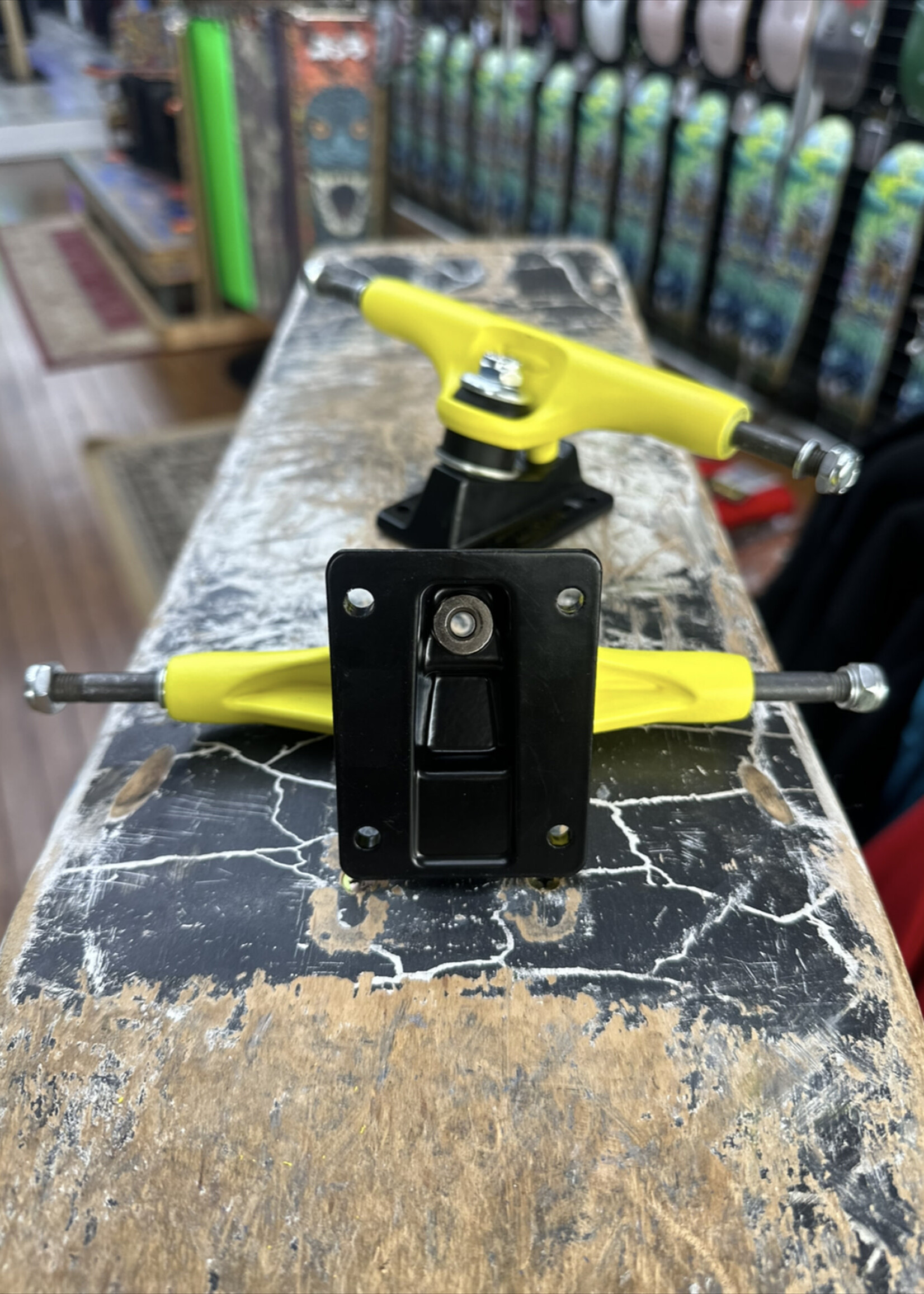 Metal Trucks METAL TRUCKS - Hollow Kingpin Yellow/Black Pair