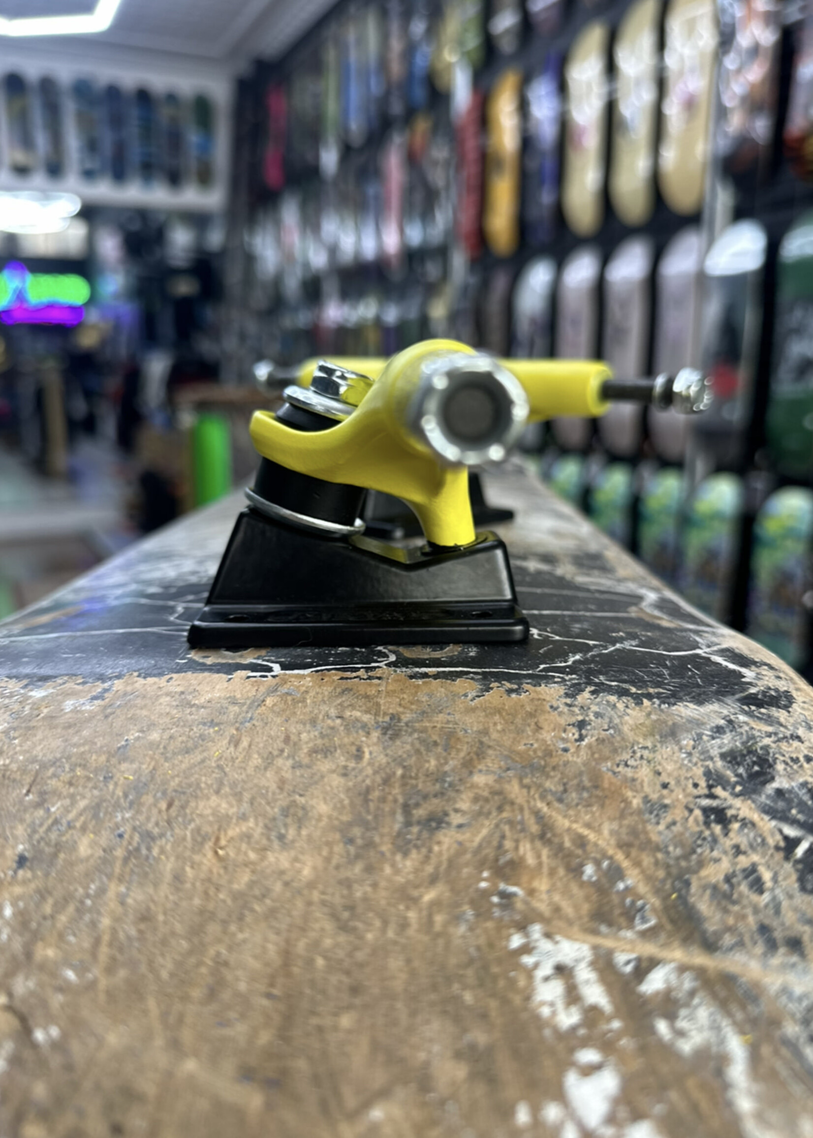 Metal Trucks METAL TRUCKS - Hollow Kingpin Yellow/Black Pair