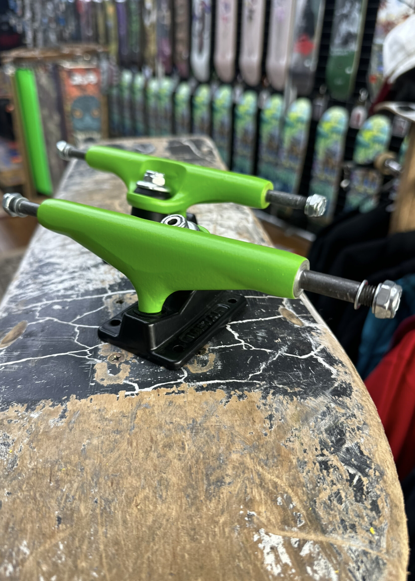 Metal Trucks METAL TRUCKS - Hollow Kingpin Green/Black Pair