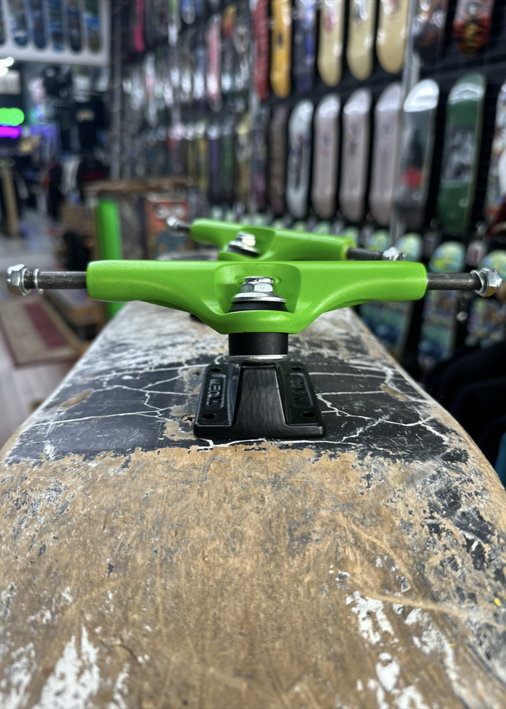 Metal Trucks METAL TRUCKS - Hollow Kingpin Green/Black Pair