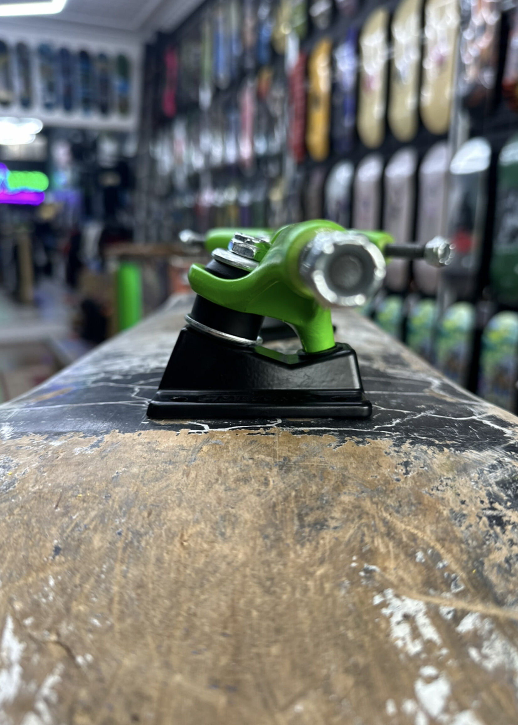 Metal Trucks METAL TRUCKS - Hollow Kingpin Green/Black Pair
