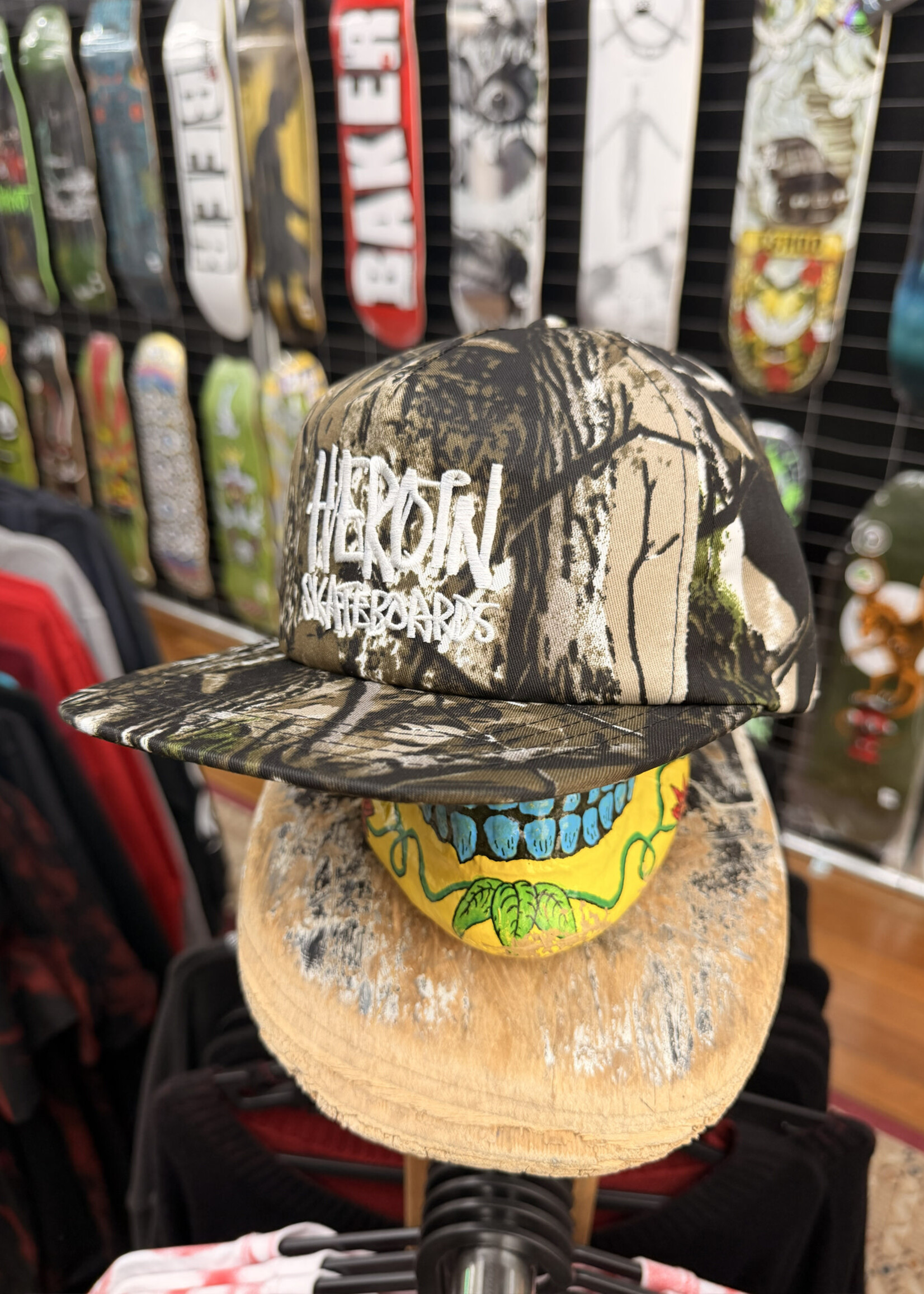HEROIN SKATEBOARDS HEROIN SKATEBOARDS - Script Camo Snapback Cap