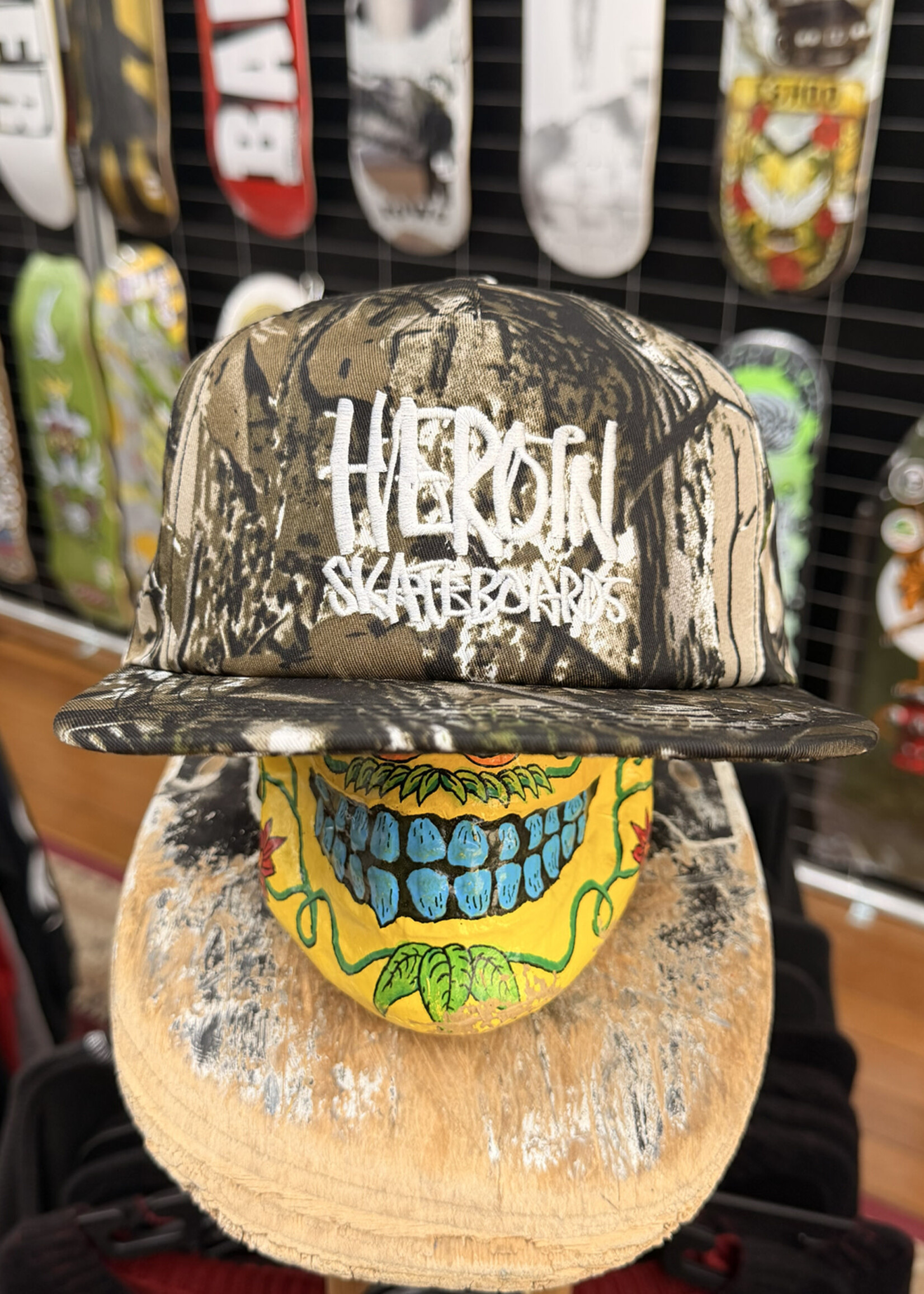 HEROIN SKATEBOARDS HEROIN SKATEBOARDS - Script Camo Snapback Cap