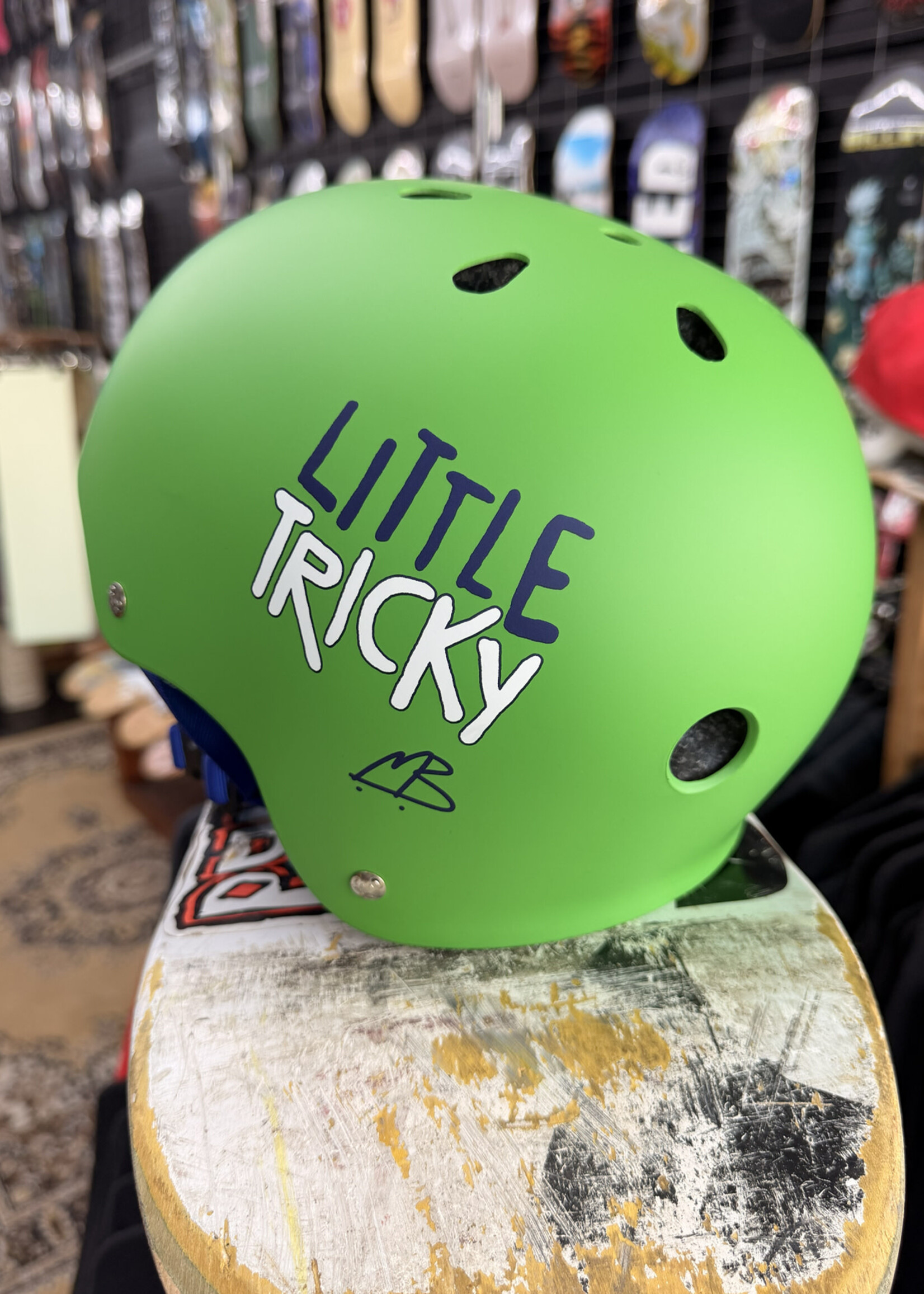 Triple 8 TRIPLE 8 - Certified Little Tricky Helmet V2 Matte Green - Junior