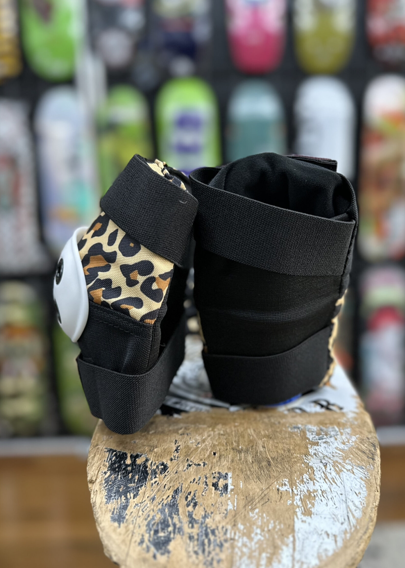 187 KILLER PADS 187  KILLER PADS - Six Pack Moxi Leopard - Large/XLarge