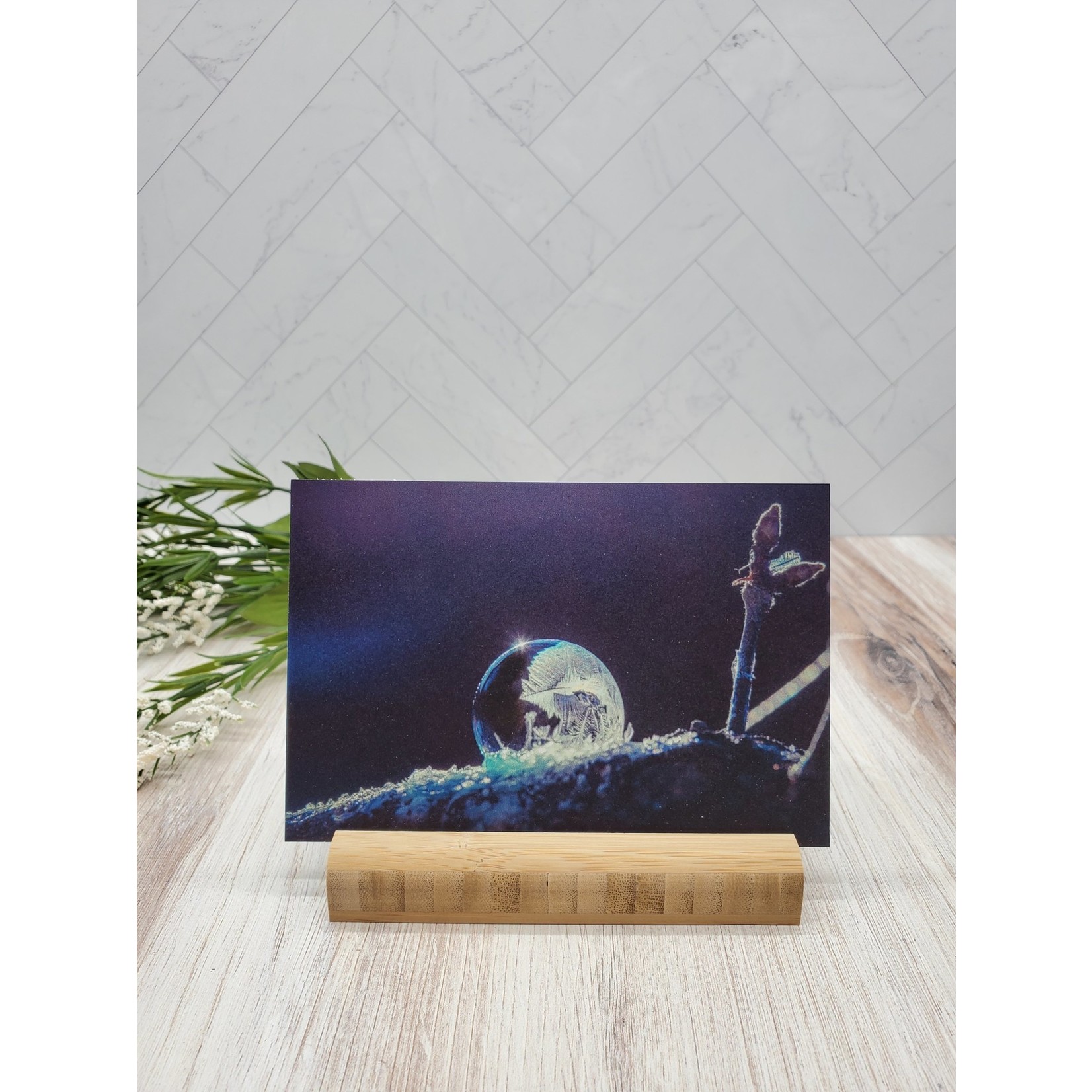 Frozen Bubble Print with Bamboo Stand