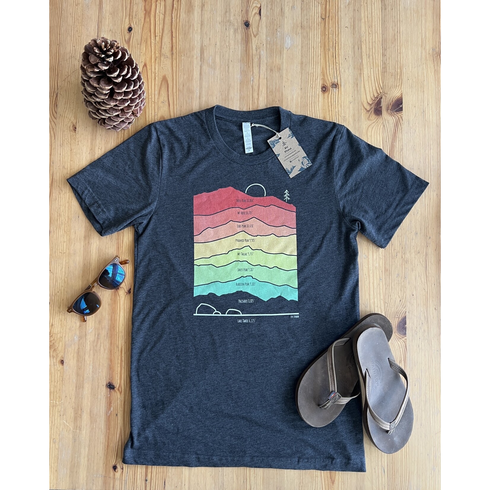 Evi Studio Tahoe Mountains Rainbow - T-Shirt - Gray
