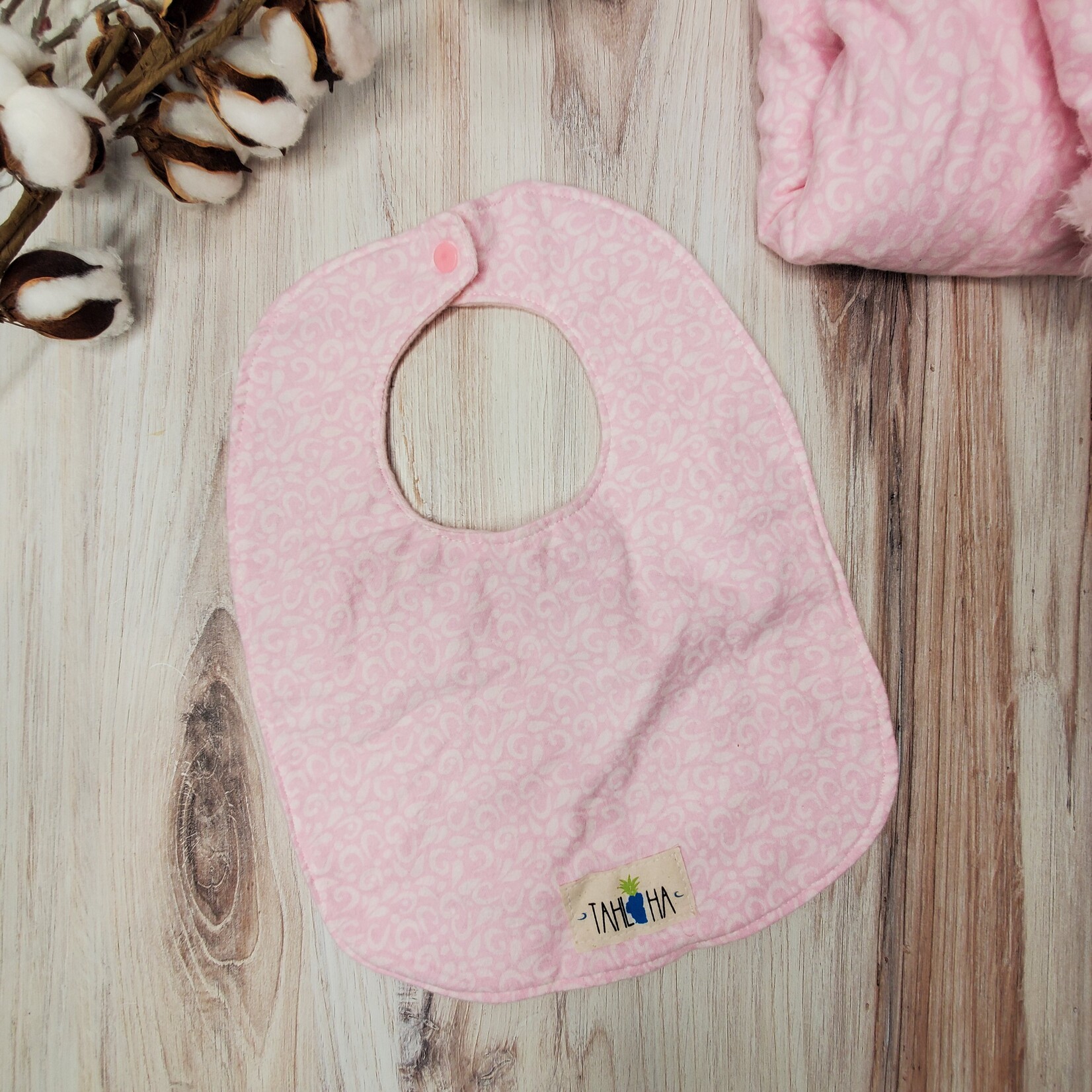 Tahloha Baby Blanket & Bib Set - Pink Swirls