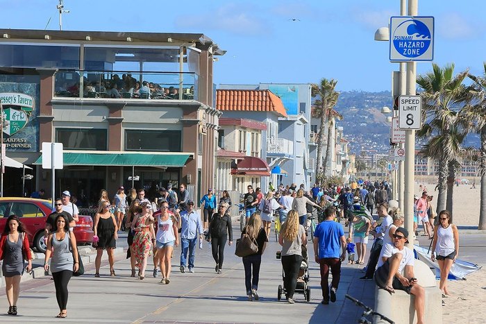 Does Hermosa Beach Have a Boardwalk?