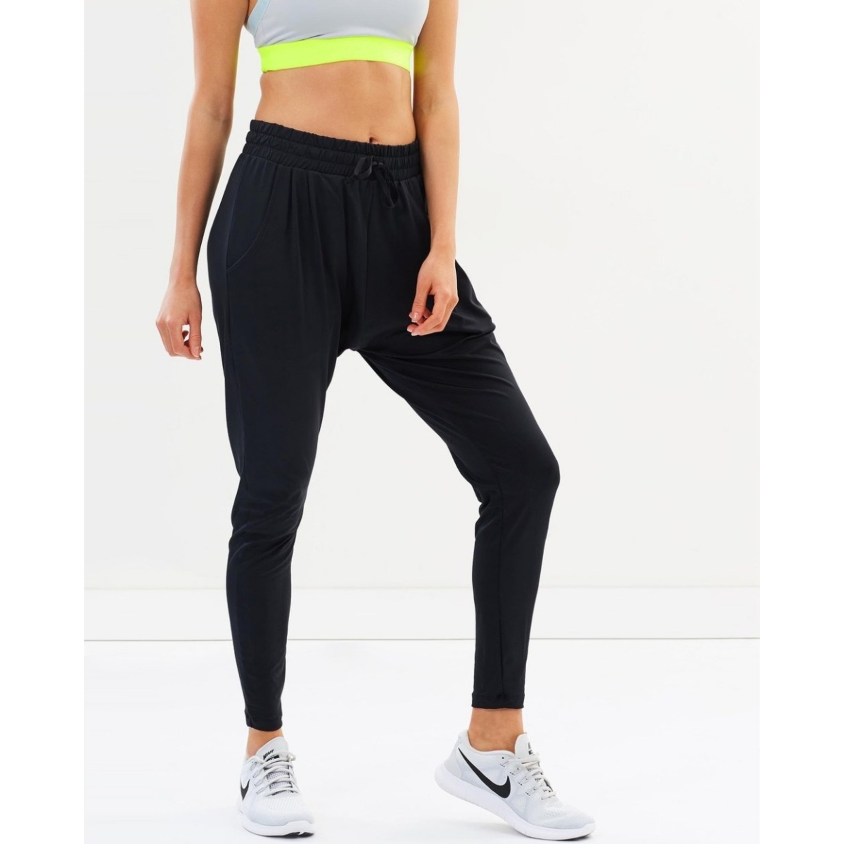 Nike Flow Lux Loose Fit Dance/Yoga Pants - Size M - The Huntress Canada