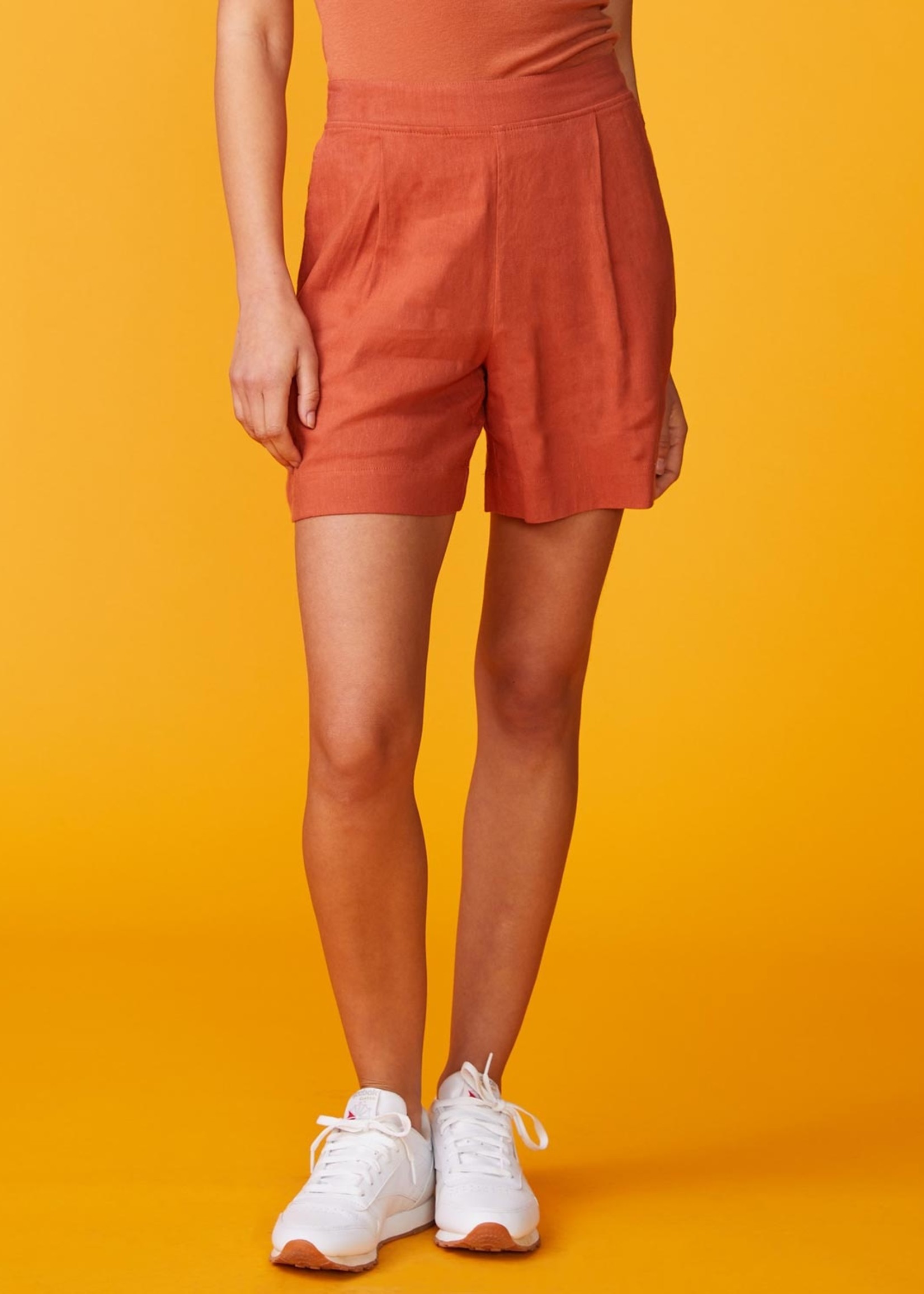 MONROW LINEN SHORTS WITH PLEATS