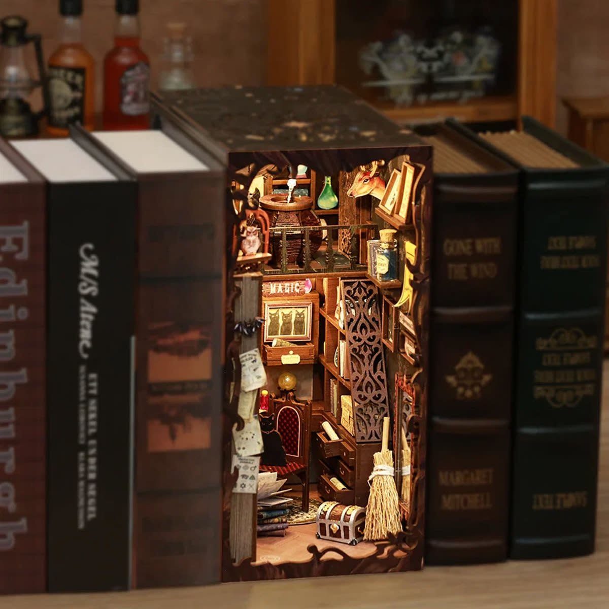 Cute Bee Book Nook - La Pharmacie Magique