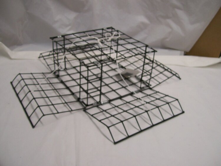 E-Z Catch E-Z Catch Weekender 4 Door Crab Trap w/Bait Pin (9"x9"x6")