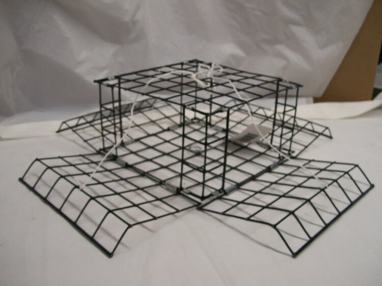 E-Z Catch E-Z Catch Weekender 4 Door Crab Trap w/Bait Pin (9"x9"x6")