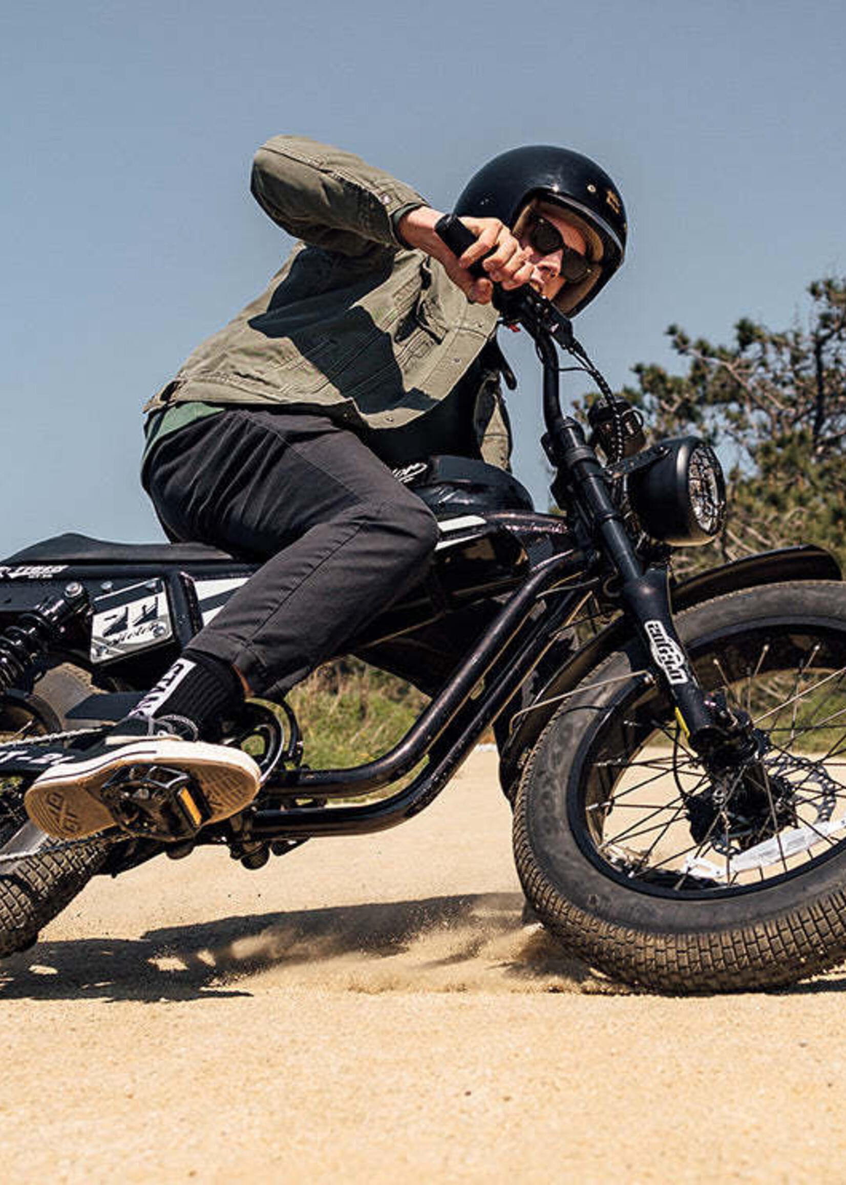 Tiger JR Moped-Style Electric Bike Qiolor Tiger is a Moped-Style 20-inch fat tire electric bike