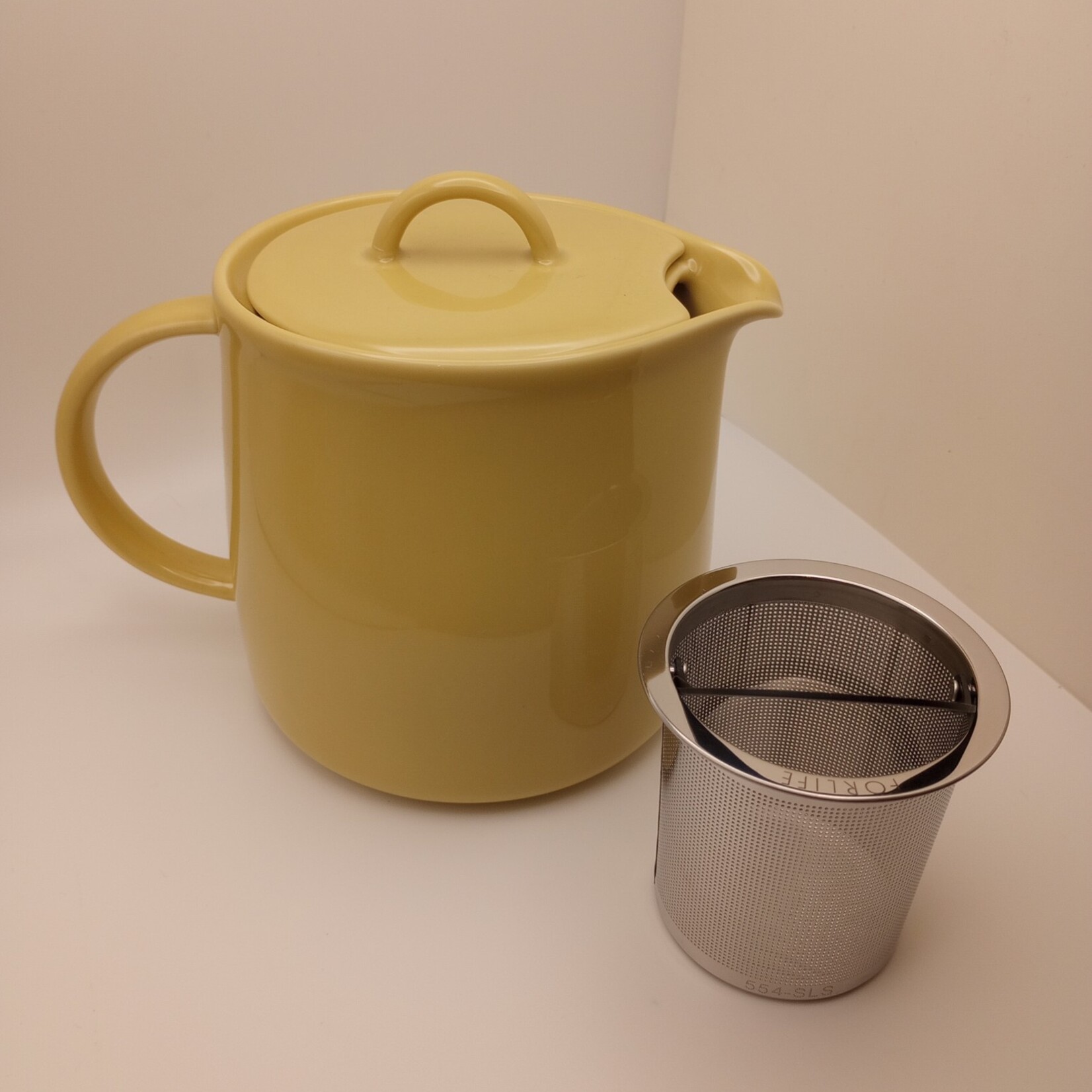 D’Anjou Tea Pot with Infuser