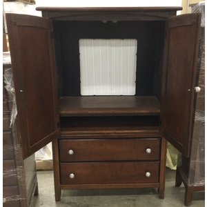 14207 Bassett Furniture Dresser/Tv Stand