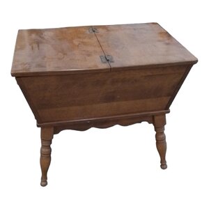 34029 Old fashioned Newspaper Table