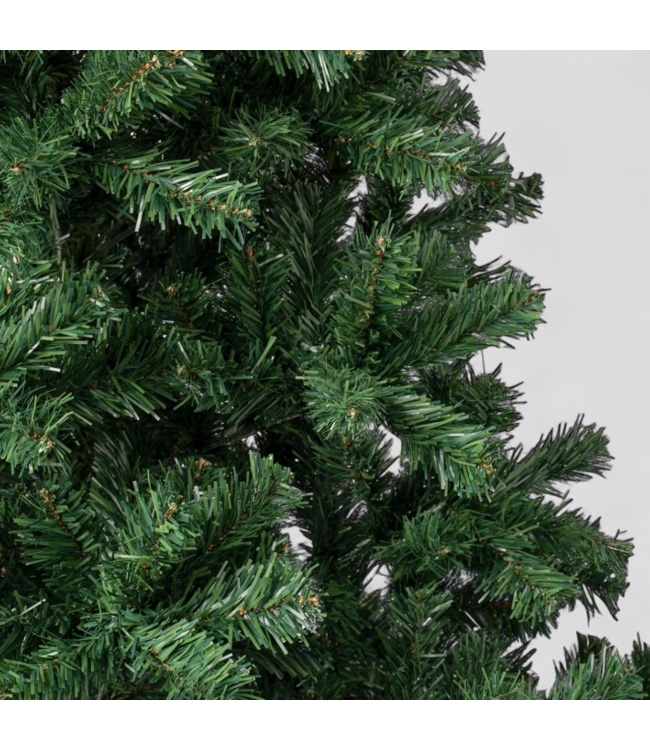 47290 National Tree Company 9' Linden Spruce Tree