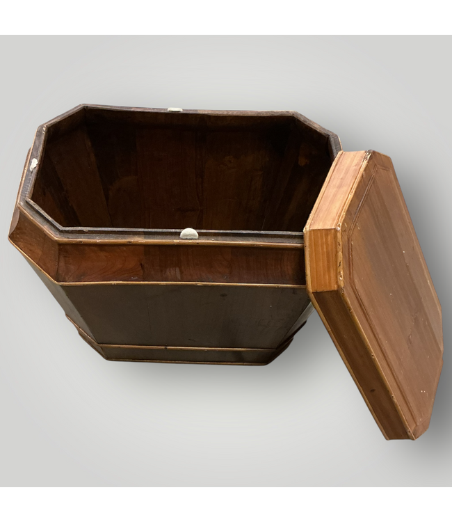 51804 Elephant Urn 18"W