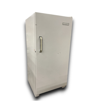 53218 Vintage White Signature 2000 Upright Freezer