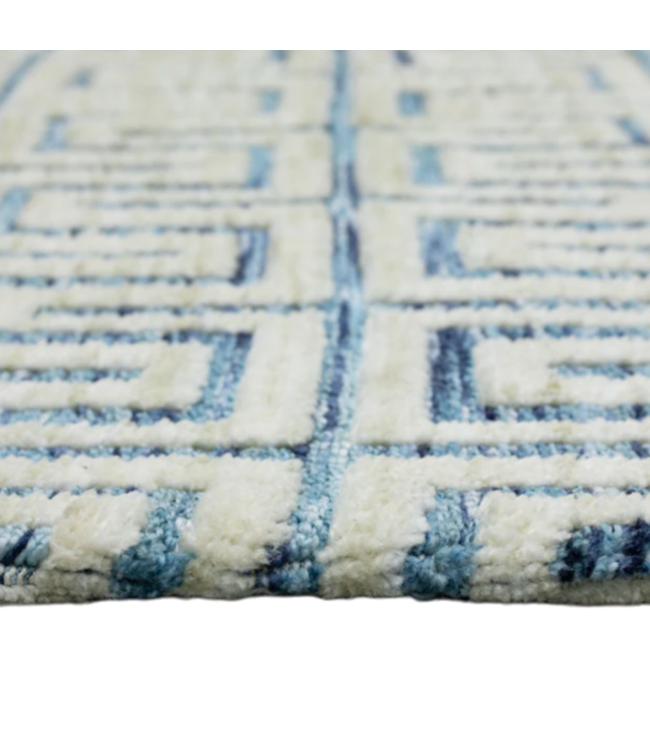 55457 7 X 10 Blue And White Area Rug Rectangular