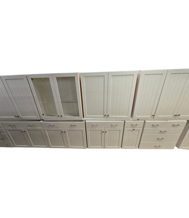 55820 White Cabinet Set Of 22-pcs