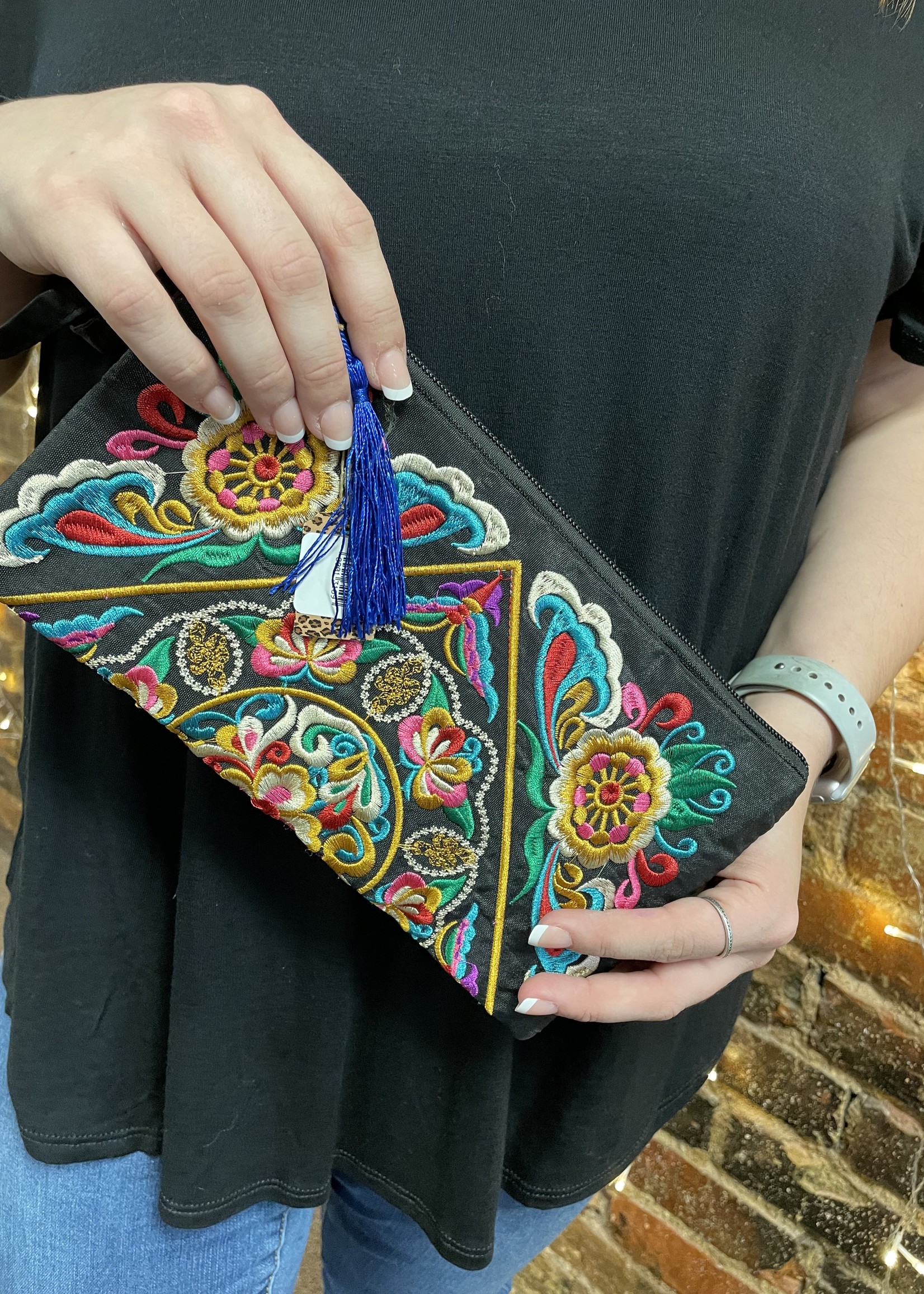 embroidered bolsa