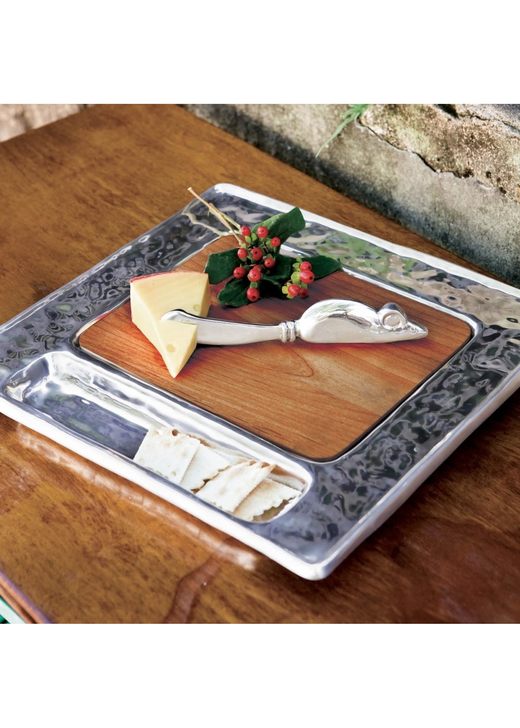 SOHO SQUARE CUTTING BOARD W CRACKER TRAY