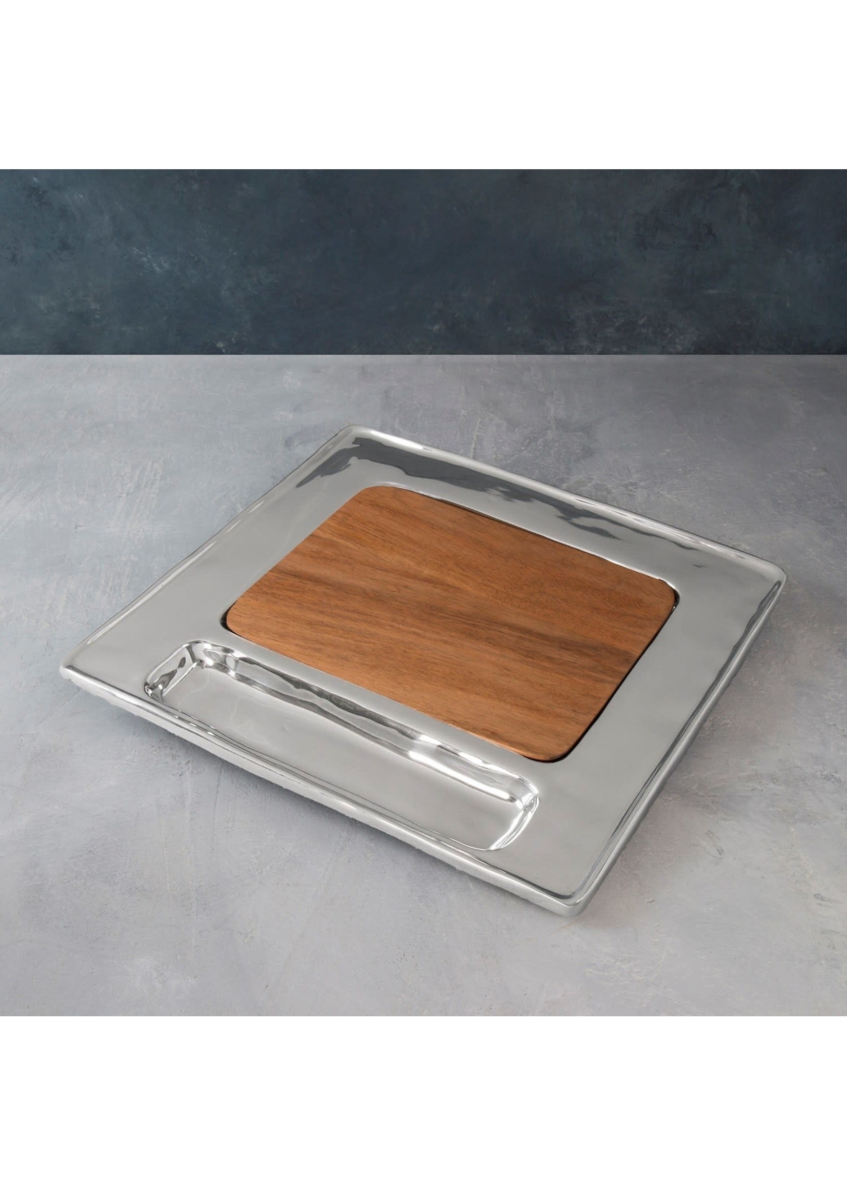 SOHO SQUARE CUTTING BOARD W CRACKER TRAY