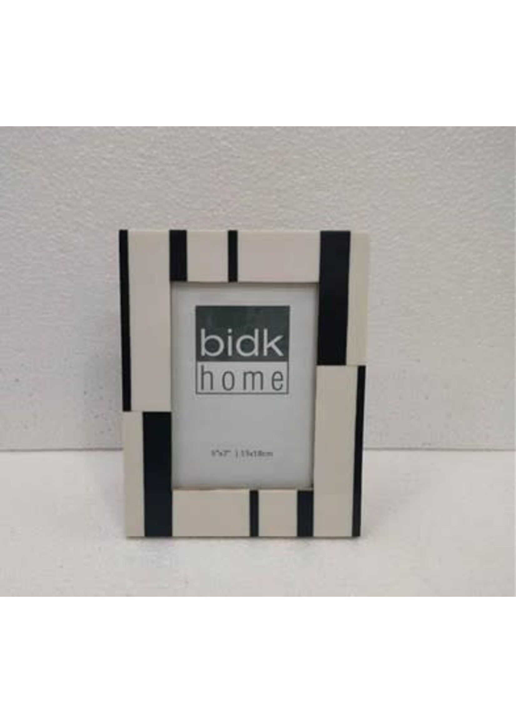 BIDK 5X7 RESIN BK/WT FRAME