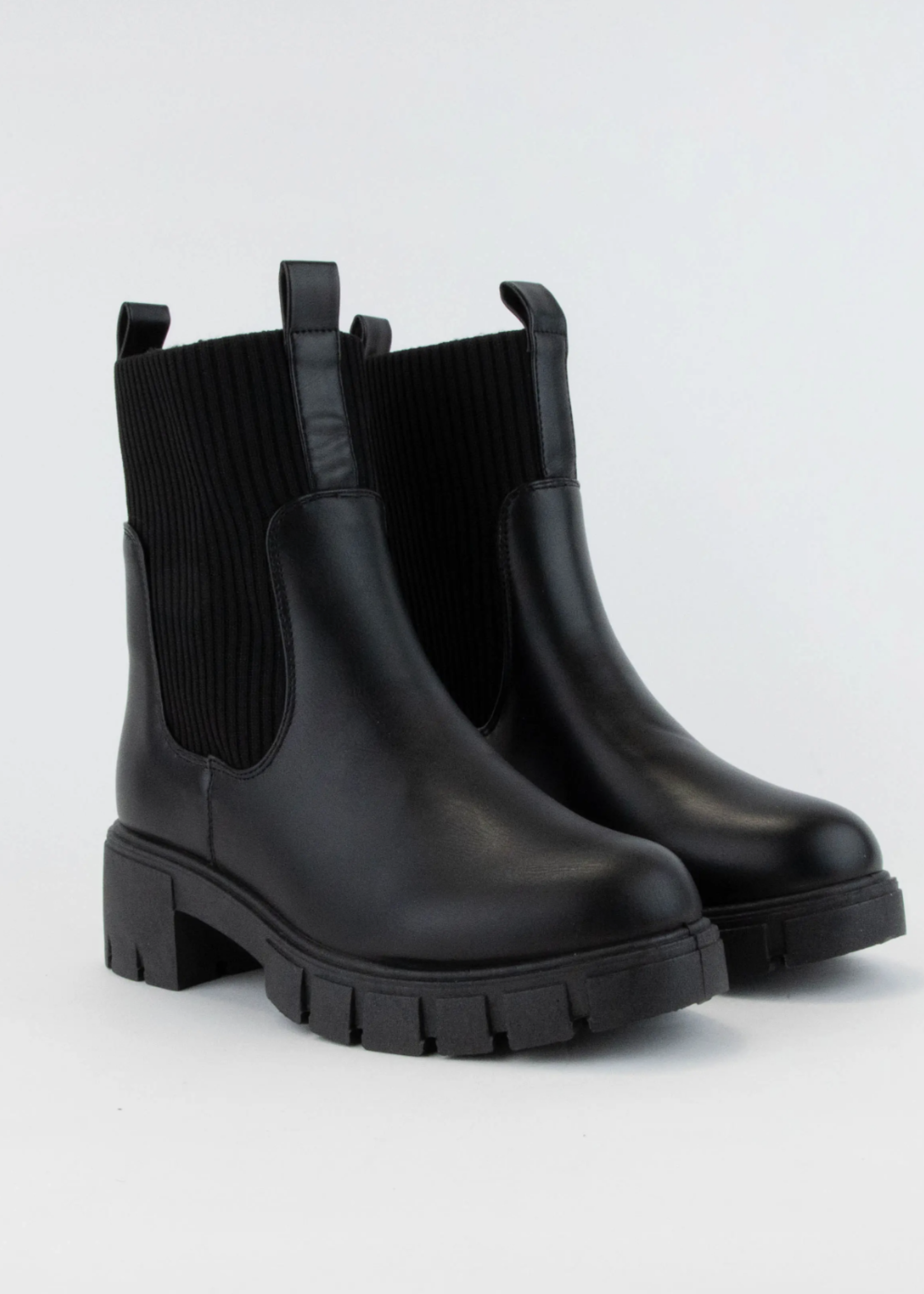 QuShoes Ember Chelsea Boots | Black