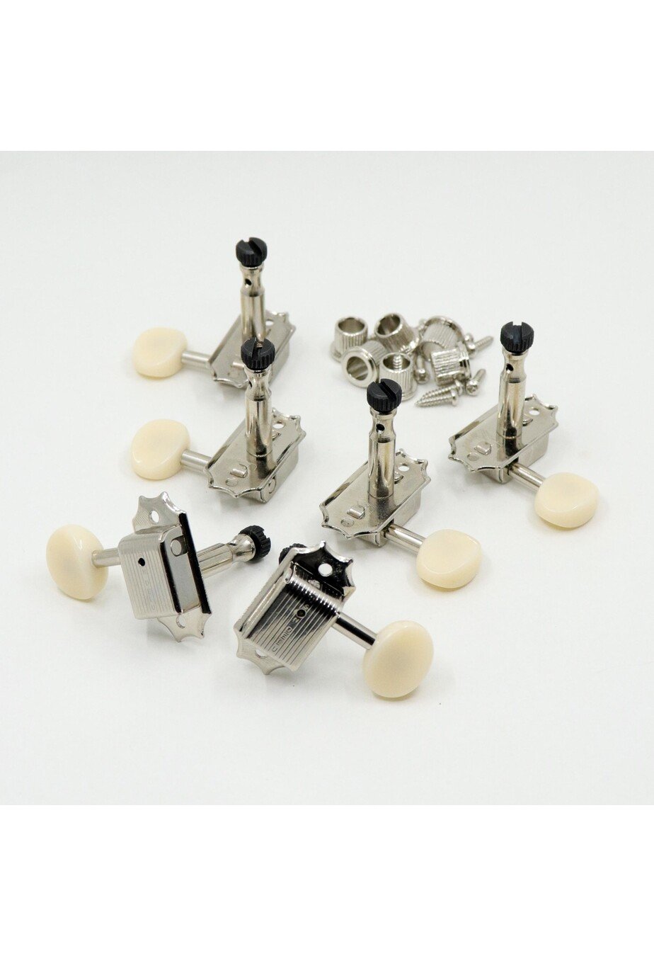 Kluson 3 Per Side Deluxe Series Tuning Machines, Nickel w/Plastic Oval  Buttons