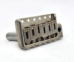 MannMade USA MannMade USA Tremolo Bridge - Nickel Relic - fits vintage Strat style guitars