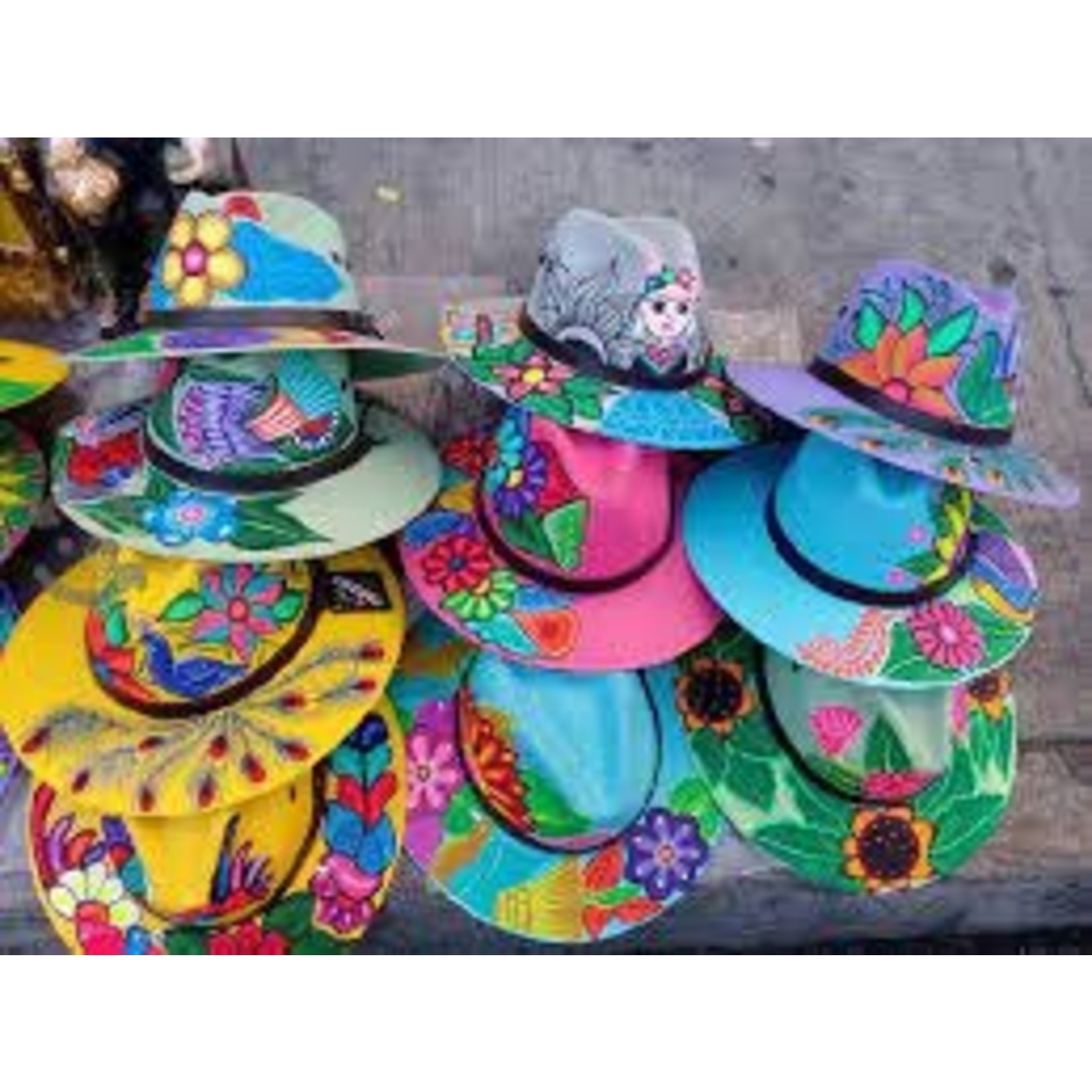 Sombreros  de palma pintados a mano