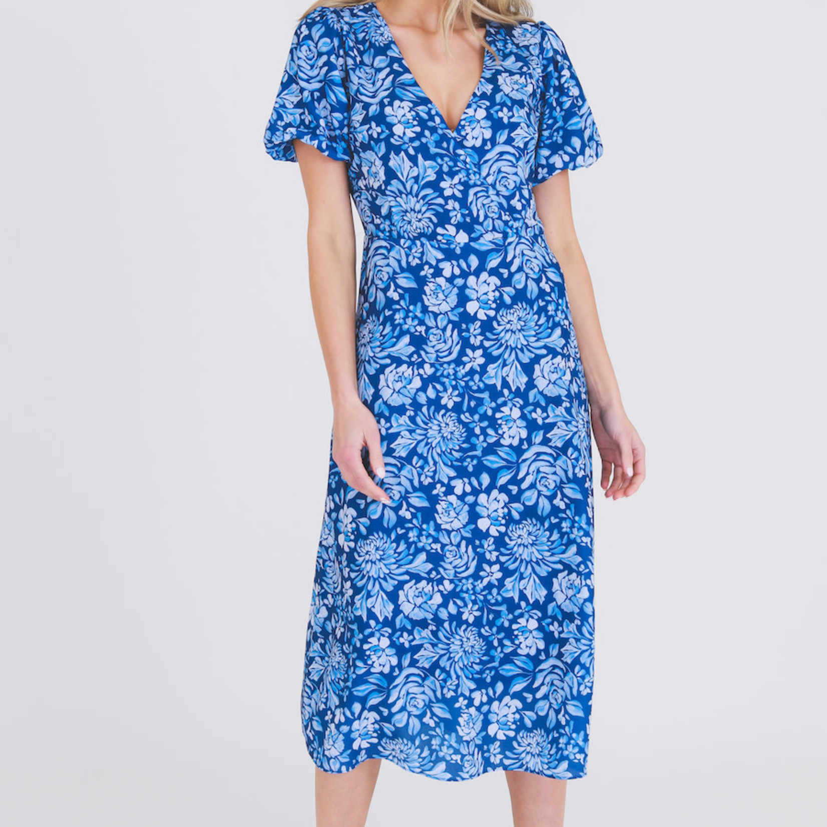 3rd Love Blue Floral V Neck Short Sleeve Mid Length Dress