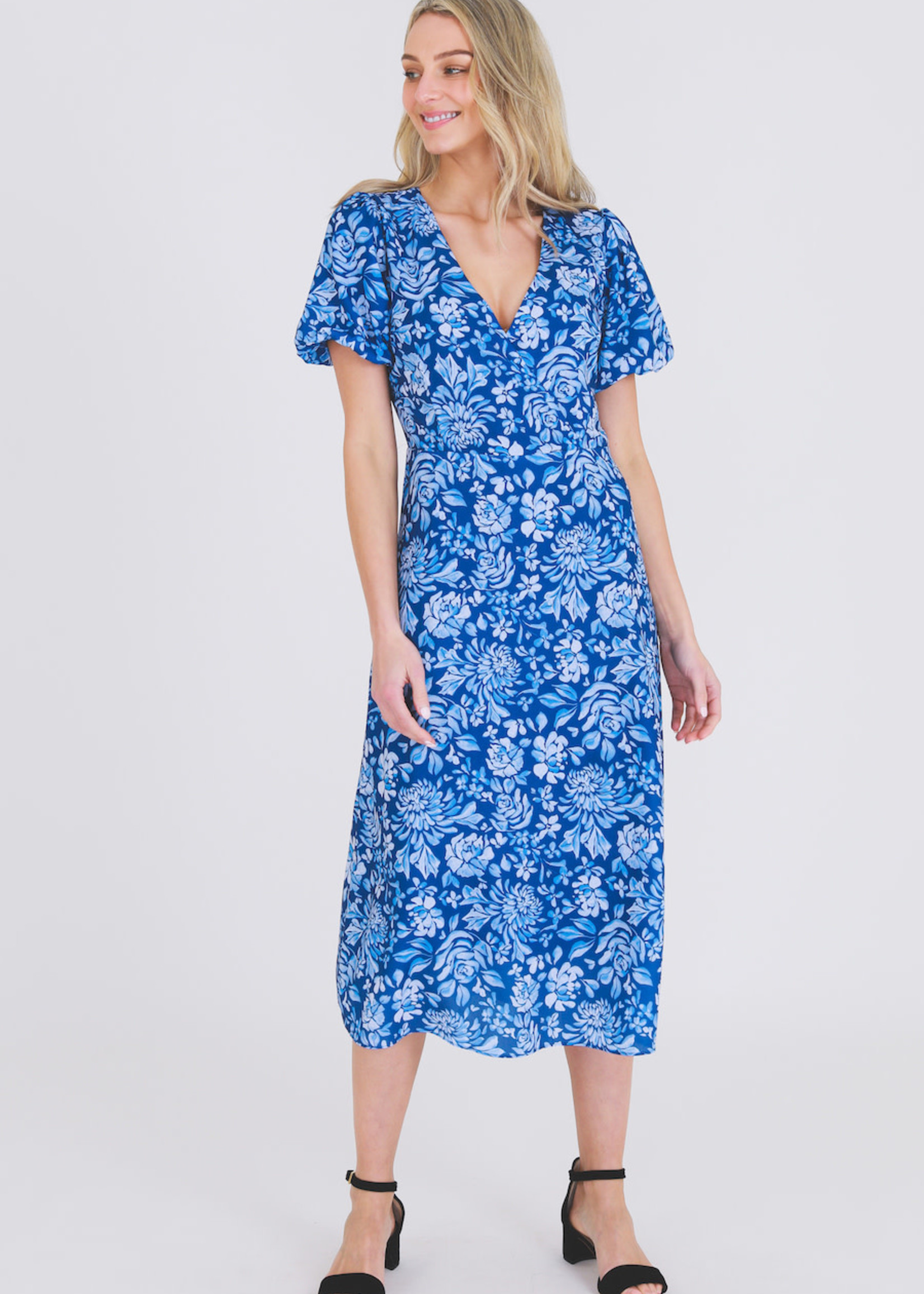 3rd Love Blue Floral V Neck Short Sleeve Mid Length Dress