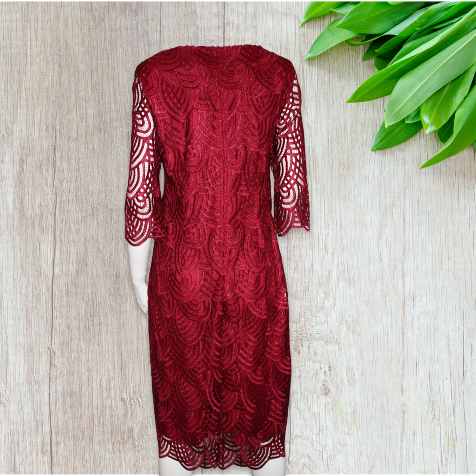Yes A Dress Burgundy Scalloped Lace 3/4 Sleeve Dress