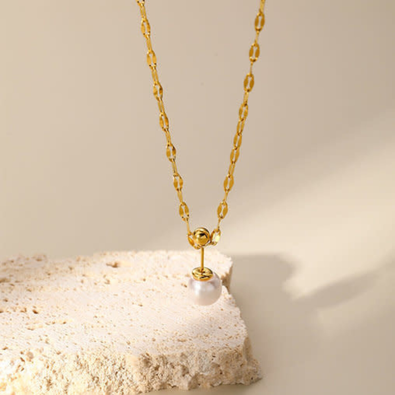 Just East Gold w/Pearl Pendant & Twisted Chain Necklace