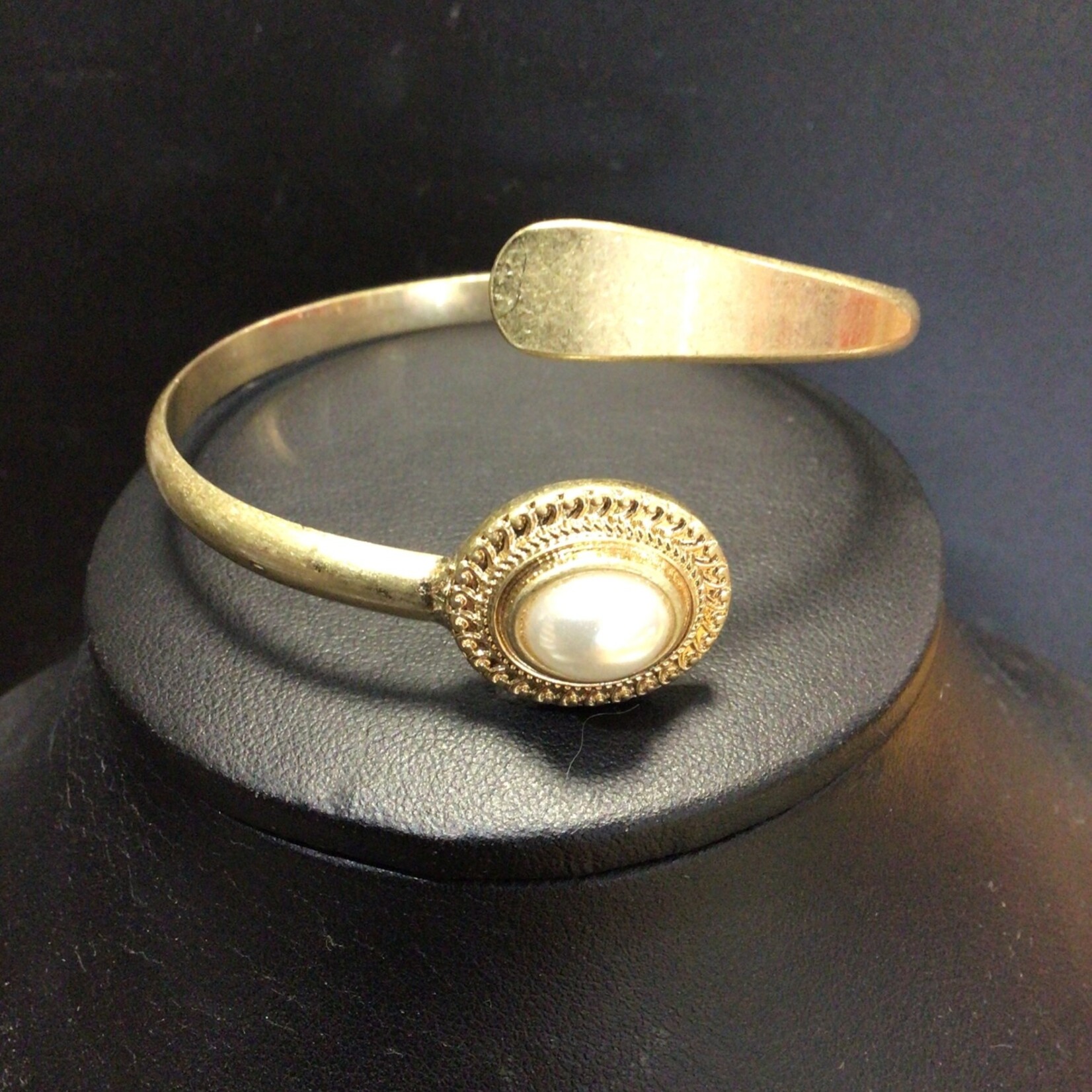 Trend Jewellery Antique Gold Pearl Curved Bangle