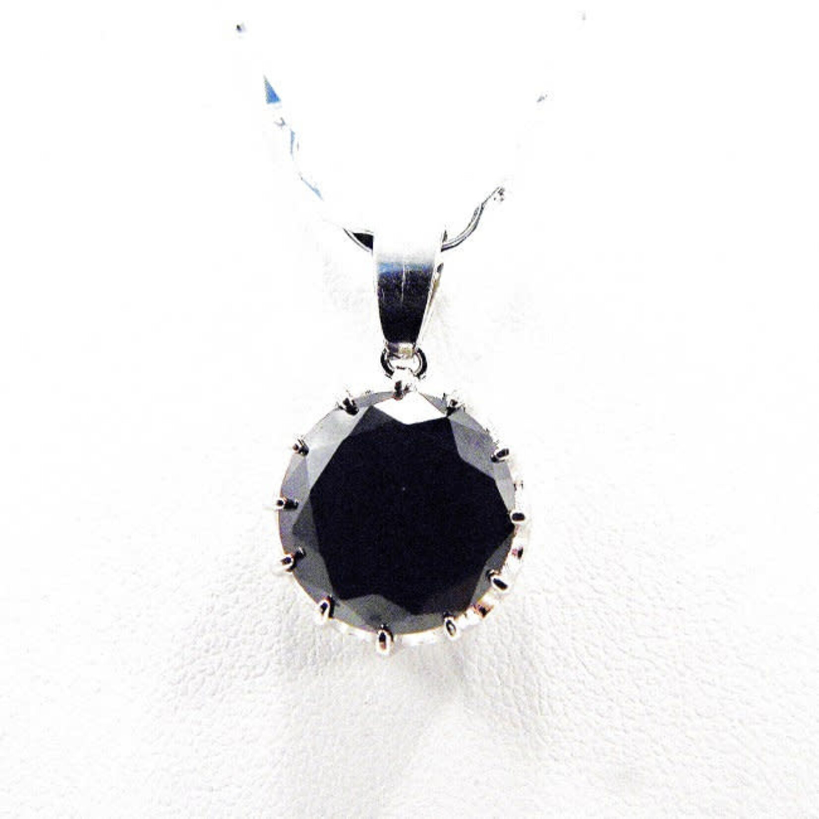 Silk Road Black Circle Gold White Plated Necklace