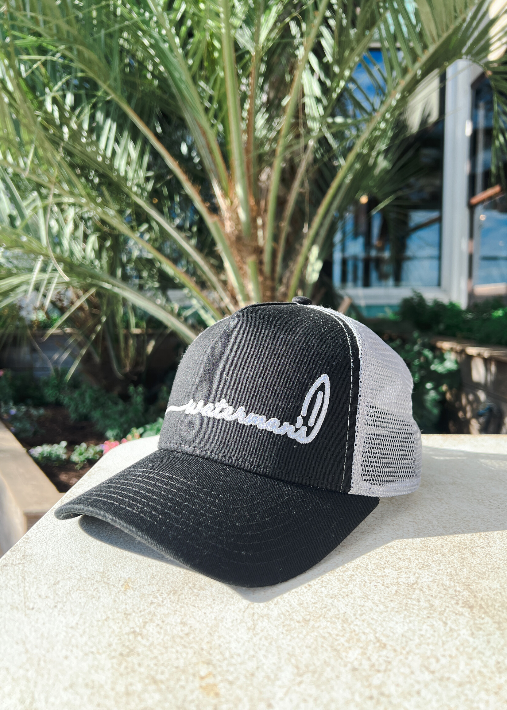 Waterman's simple surfboard embroidered hat - black or slate
