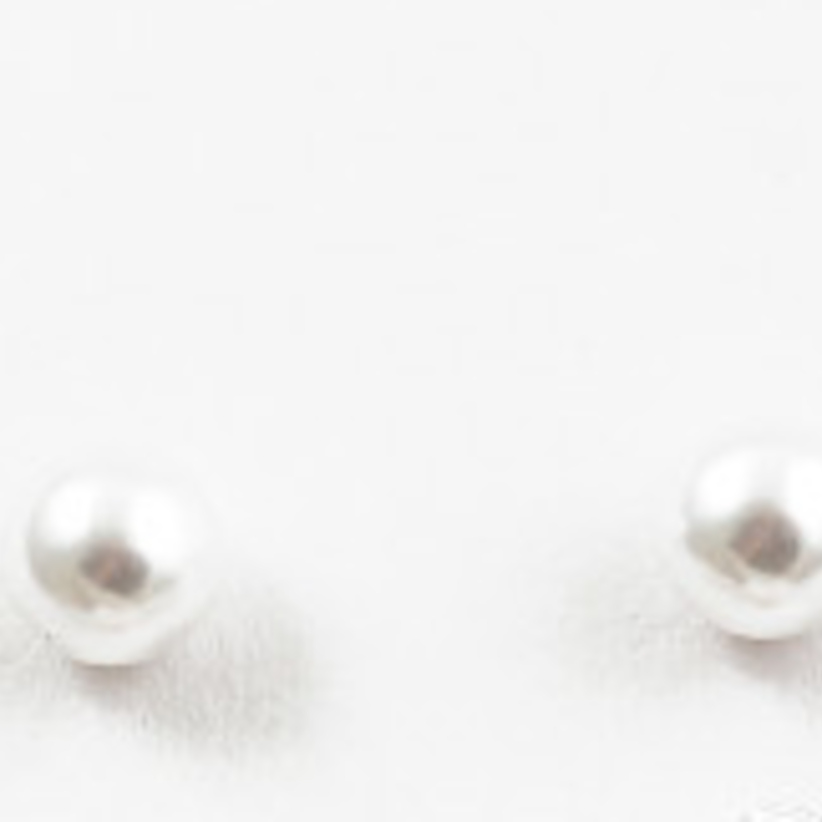 Round Pearl Stud