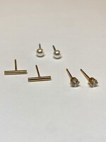 Dainty gold stud earring