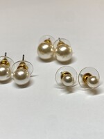Pearl stud earring