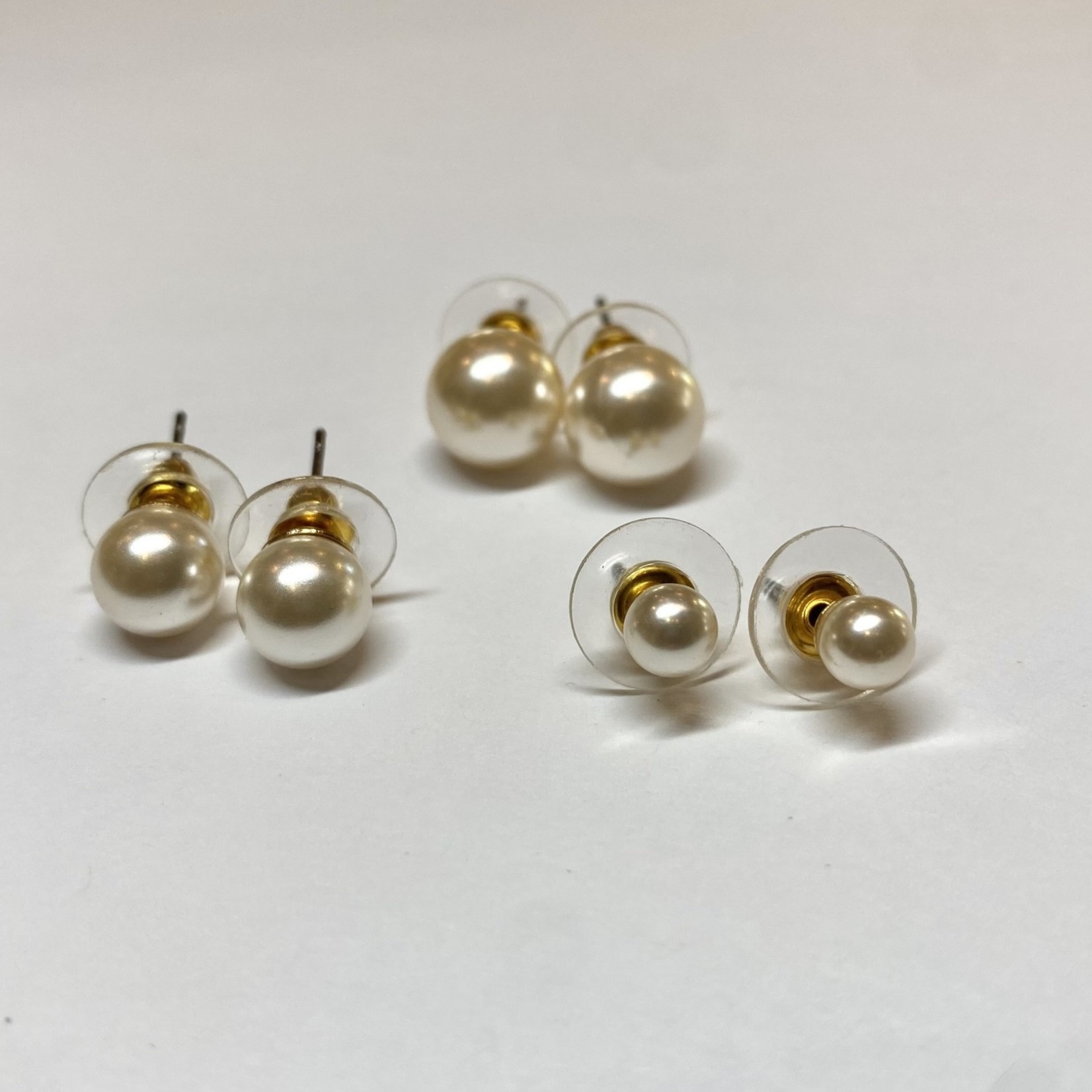 Pearl stud earring