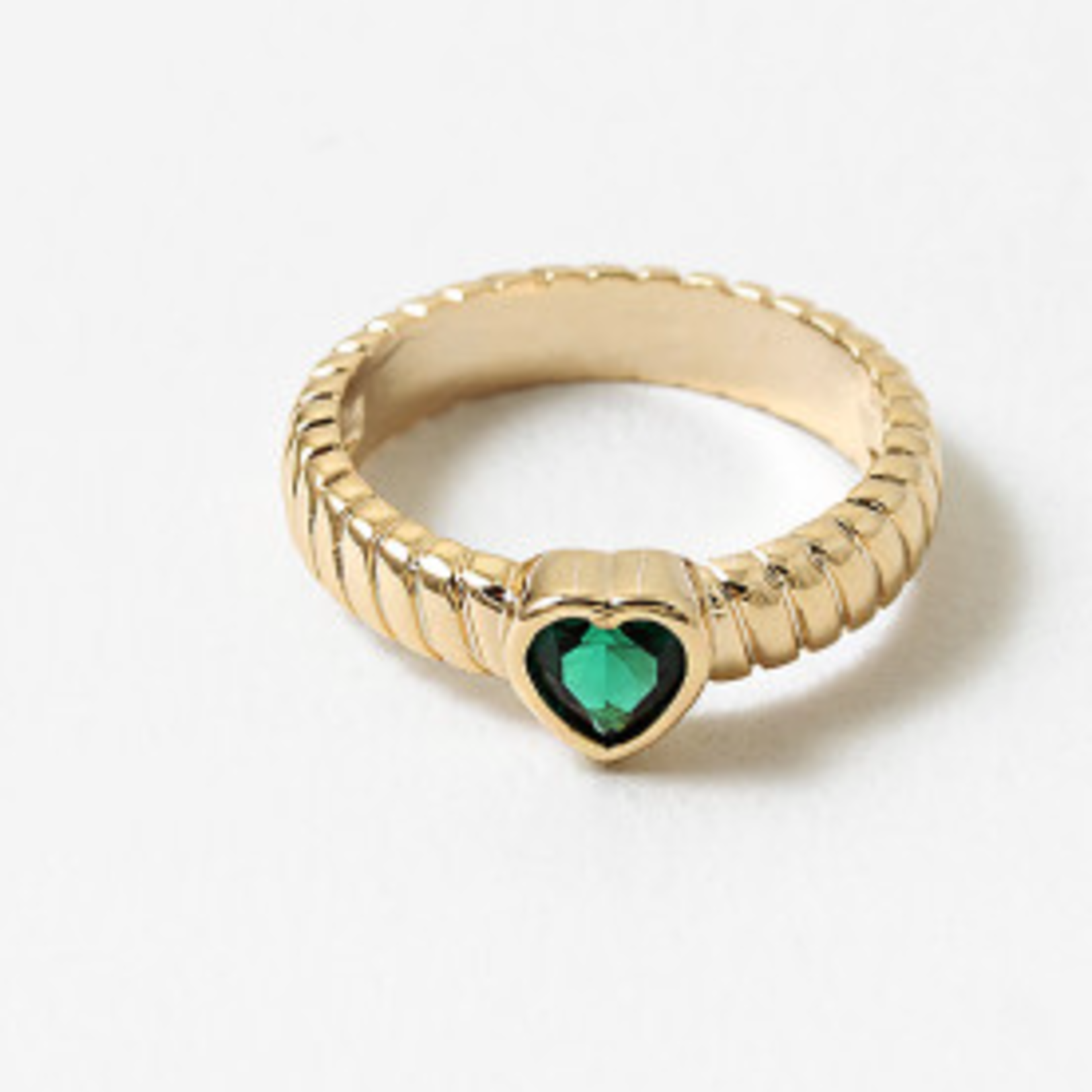 Gold Ribbed Emerald Heart Ring