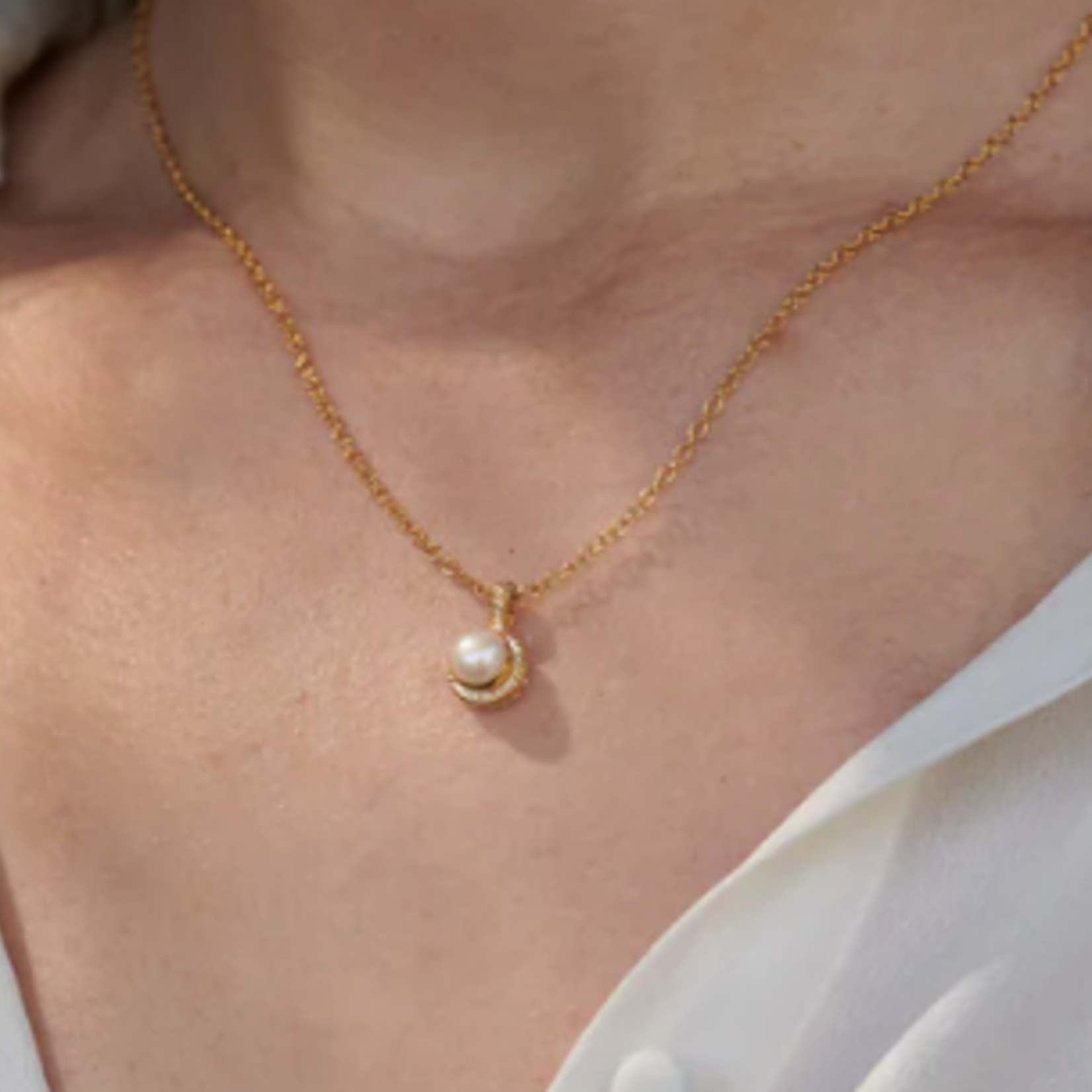 Pearl Circle Drop Necklace Gold